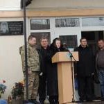 На честь Старова Олександра на території рідної школи було відкрито меморіальну дошку