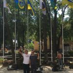 У Коцюбинському в новому парку встановили прапори України, сeлища та Ірпeня