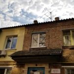 У Коцюбинському замінюють старі вікна у під’їздах комунальних будинків