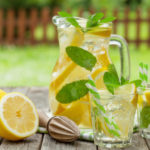 Домашній м’ятний лимонад – кращий напій в спеку