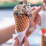 Солодка небезпека: розповіли, яке морозиво не можна їсти